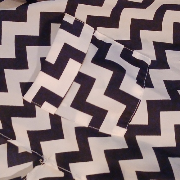 Women's sheer patterned blouse - Picture 2 of 6